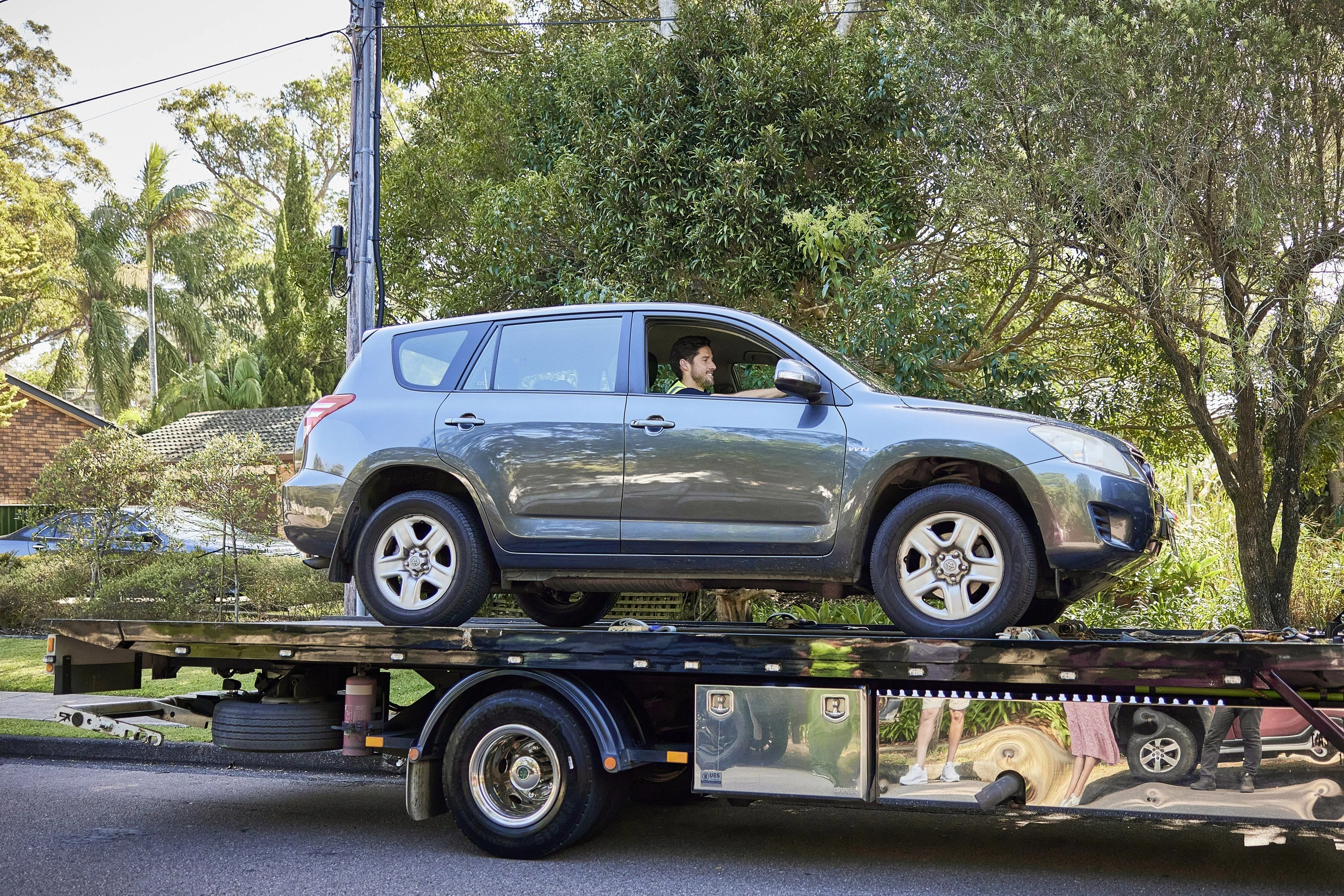 Choosing Between Car Trailer and Tow Dolly: A Comparative Analysis