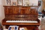 Standard Upright piano