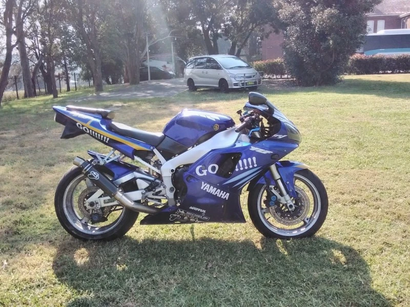 Motorcycle Yamaha YZF R1 2000