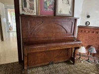 Upright piano