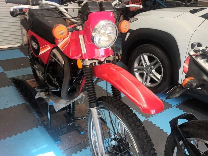 Motorcycle Suzuki TS185