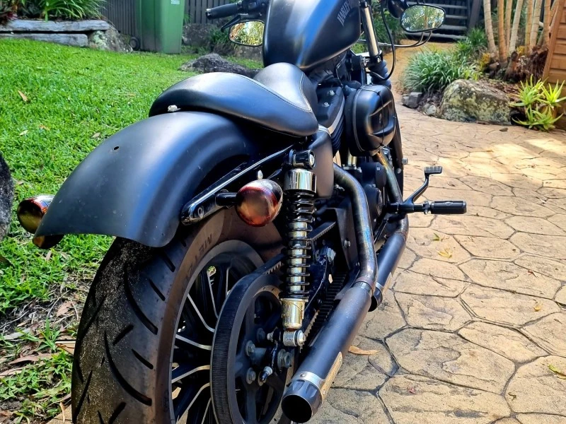 Motorcycle Harley Davidson Iron 883