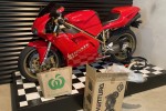 Motorcycle Ducati 916