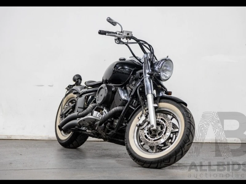 Motorcycle Yamaha V star XVS1100