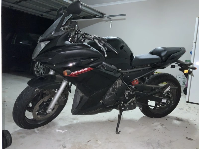 Motorcycle yamaha fz6r