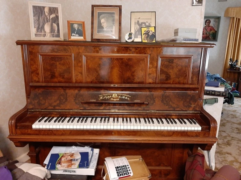 Standard Upright piano