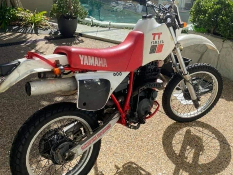 Motorcycle Yamaha TT 600