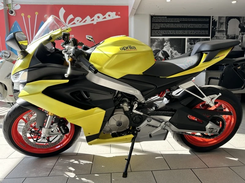 Motorcycle Aprillia rs660