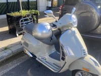 Motorcycle Vespa GTS 300