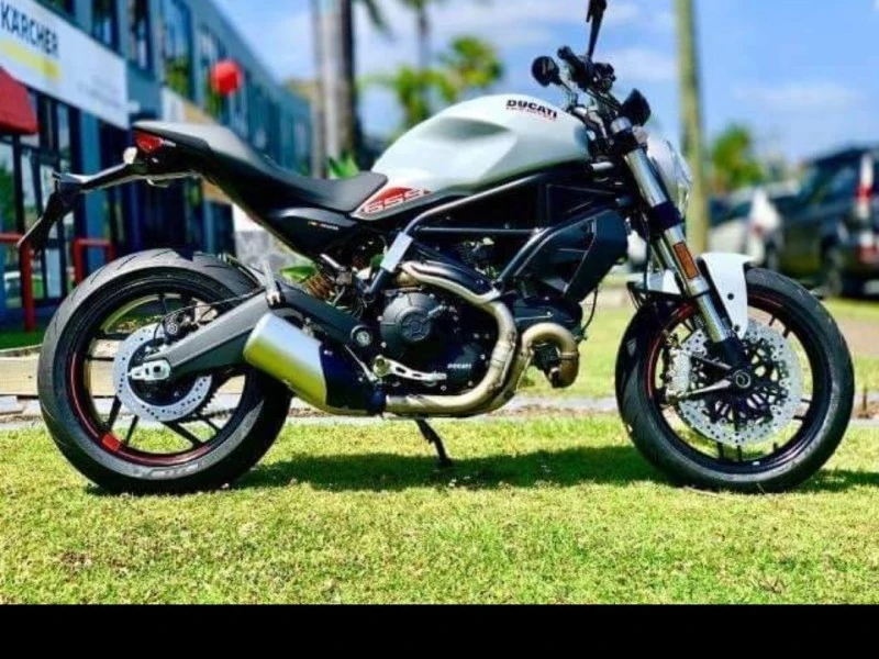 Motorcycle Ducati Monster 659
