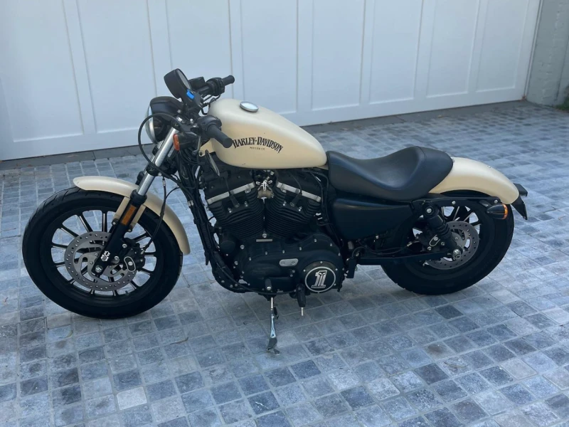 Motorcycle Harley Iron 883