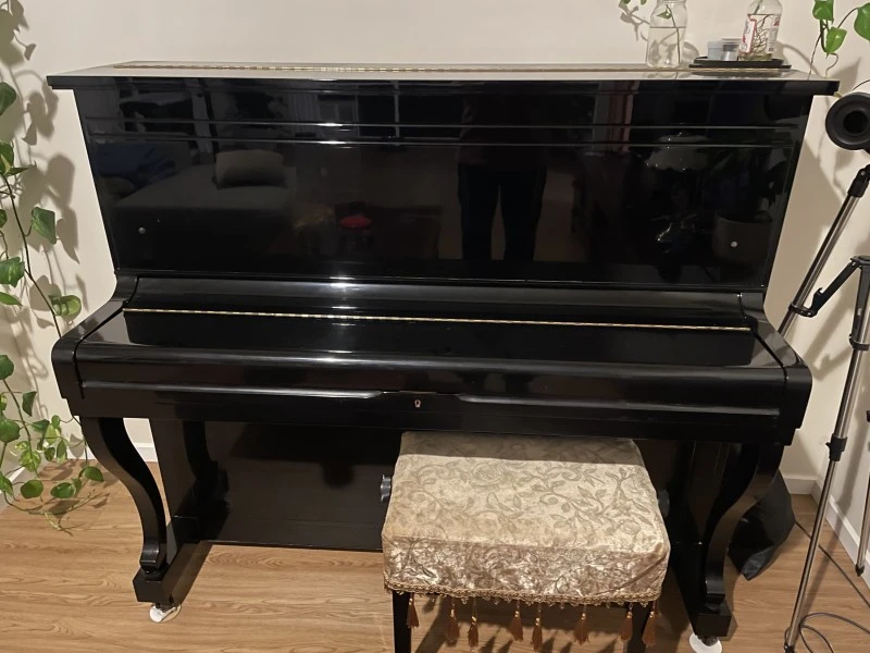 Victor piano