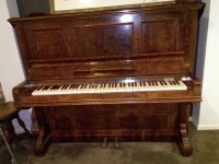 Ronisch piano