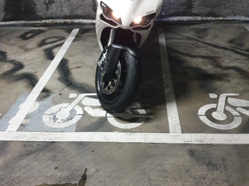 Motorcycle Ducati 848