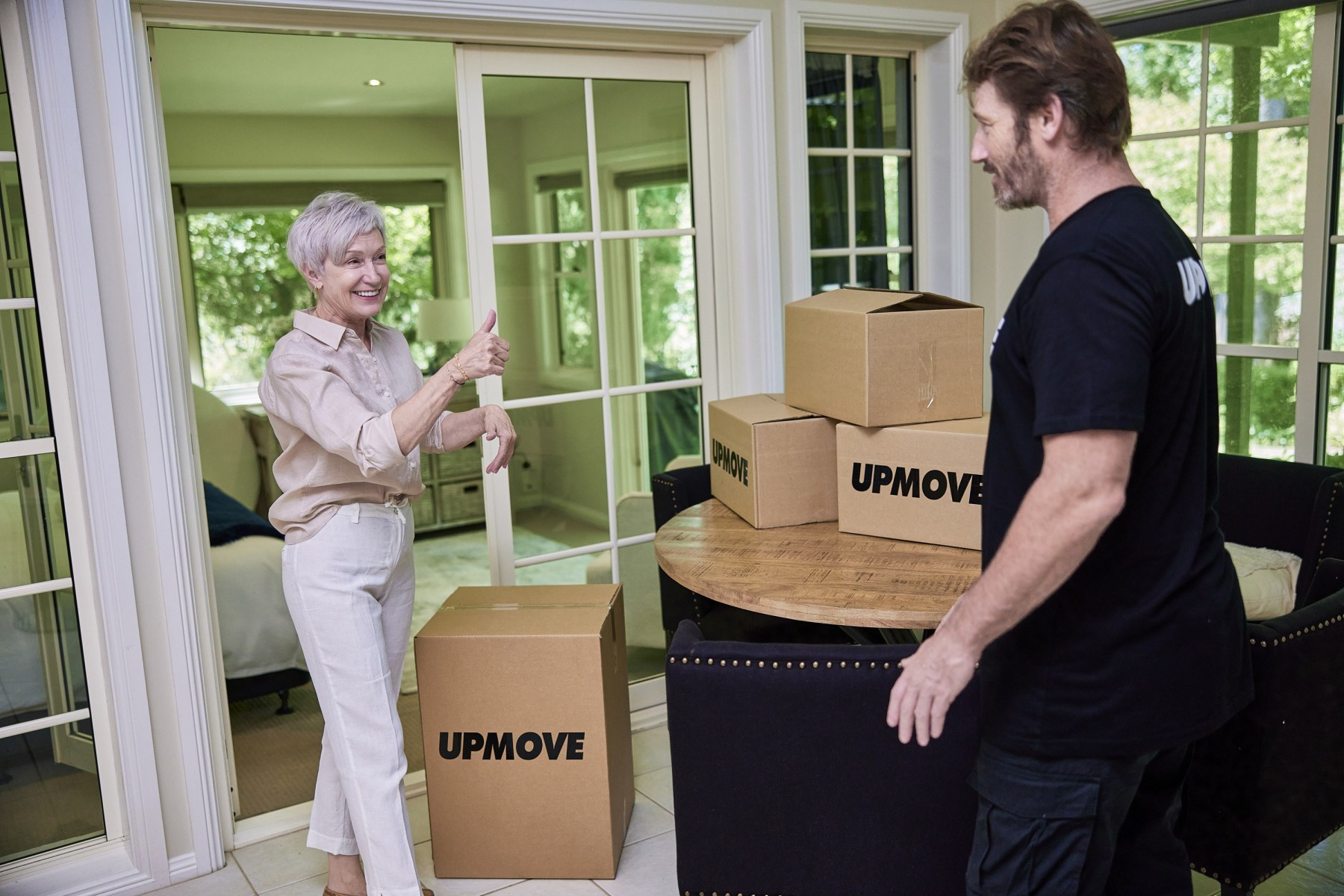 retired woman speaking to removalist