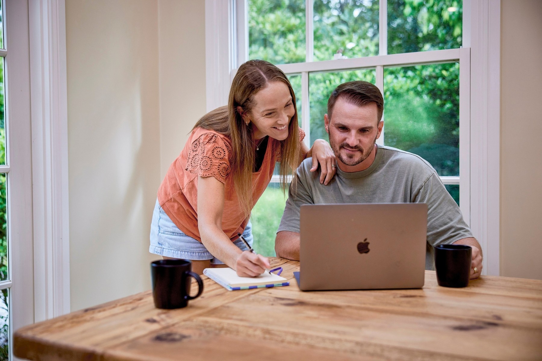 Couple assessing the prices of fixed-priced and hourly rate removalists