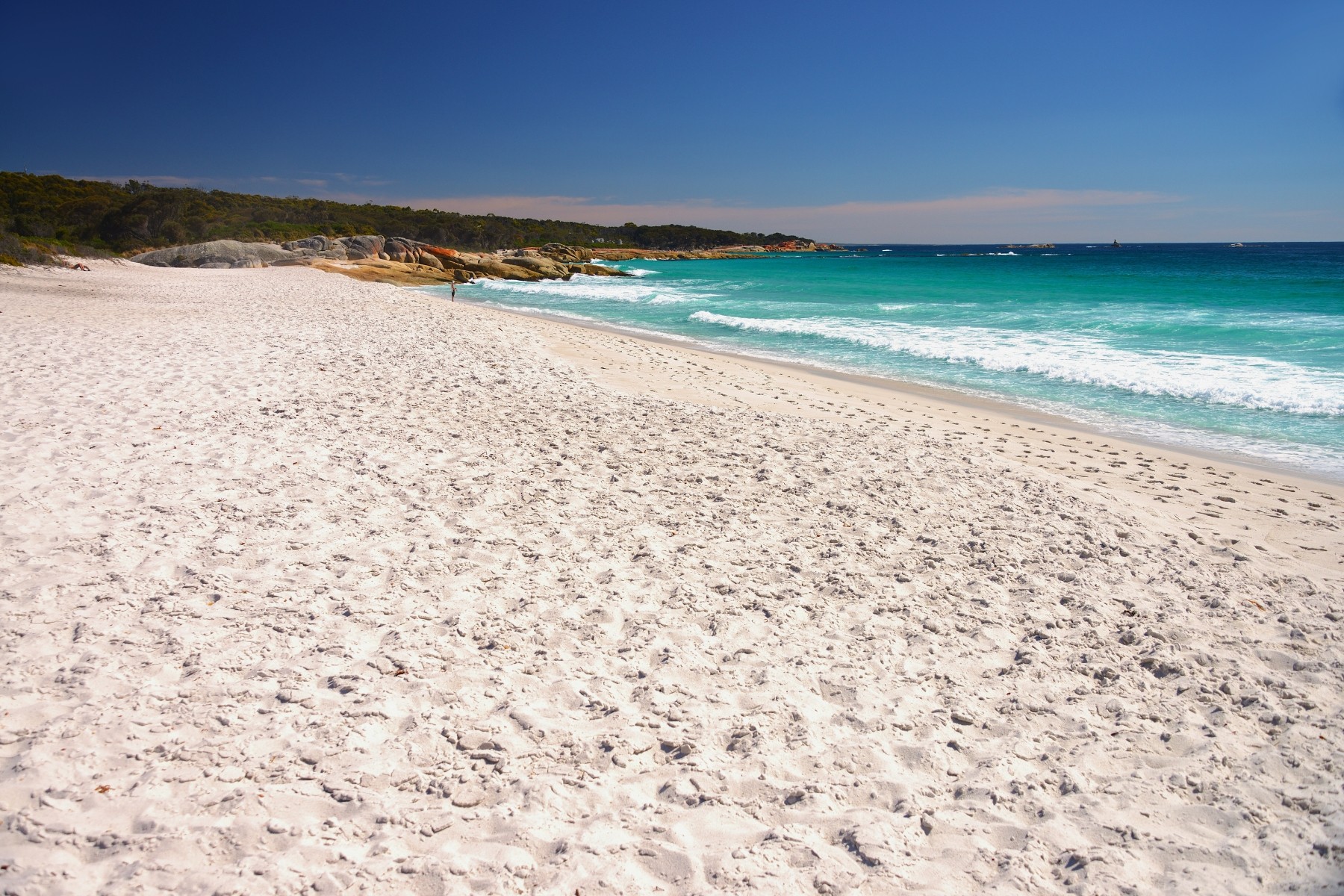 White sands and crystal-clear waters at Swimcart Beach, Bay of Fires
