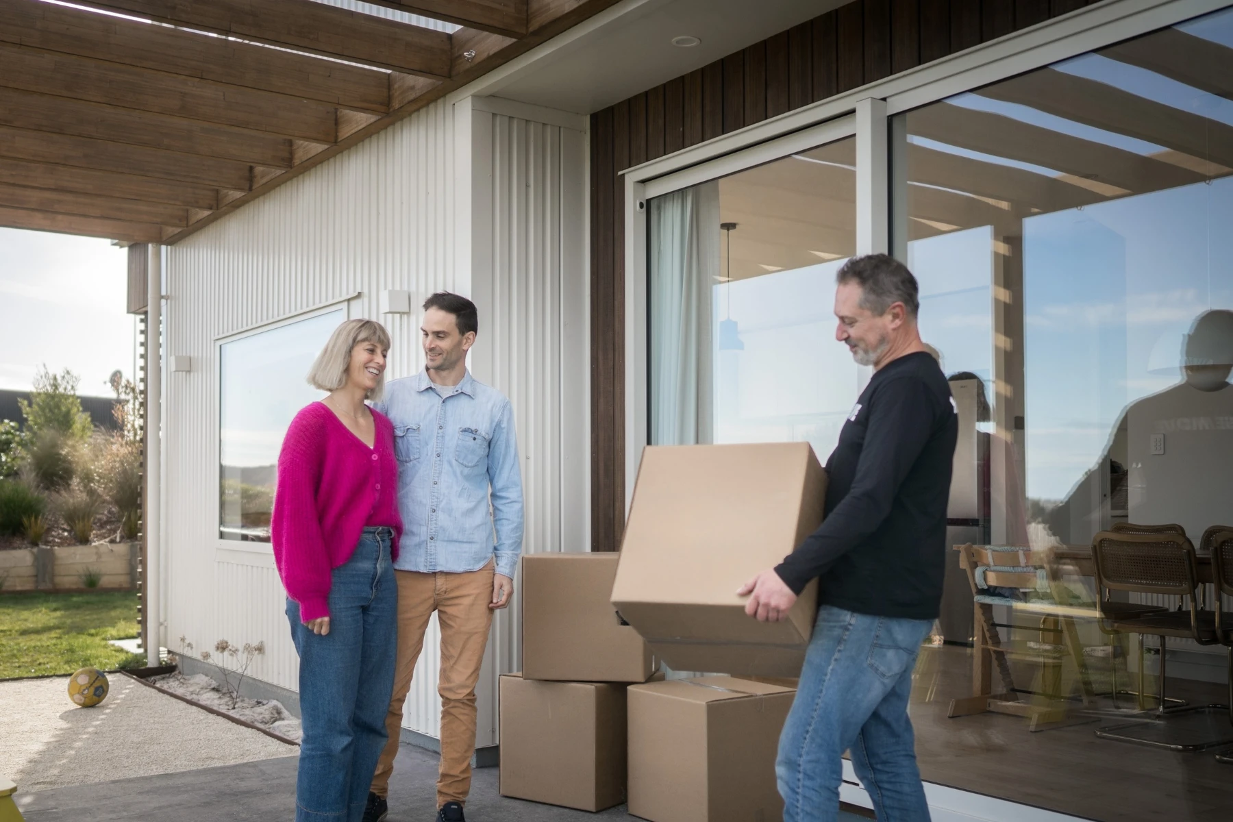 couple with removalist