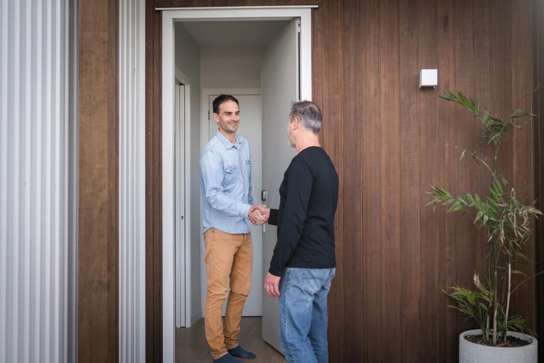 home owner greeting removalist