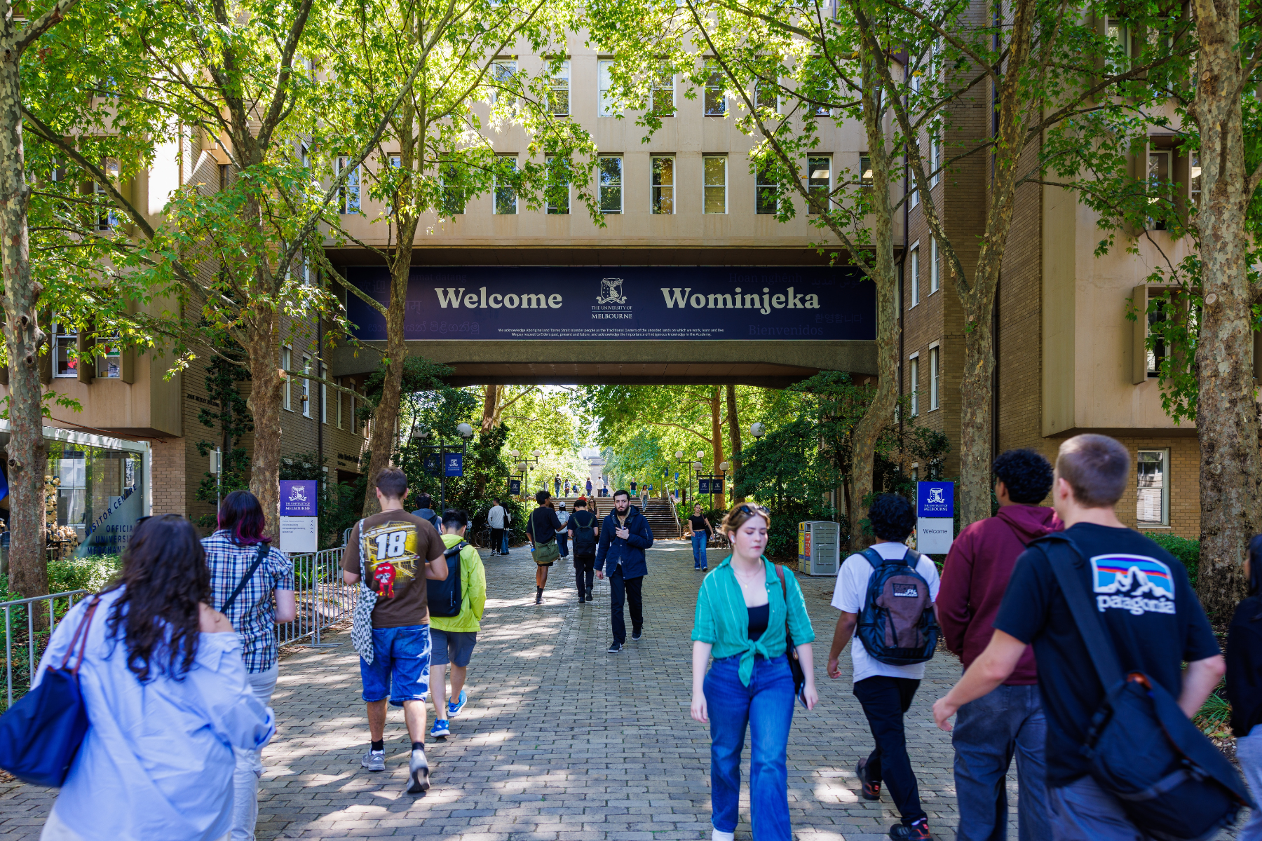 Students walking into the University of Melbourne