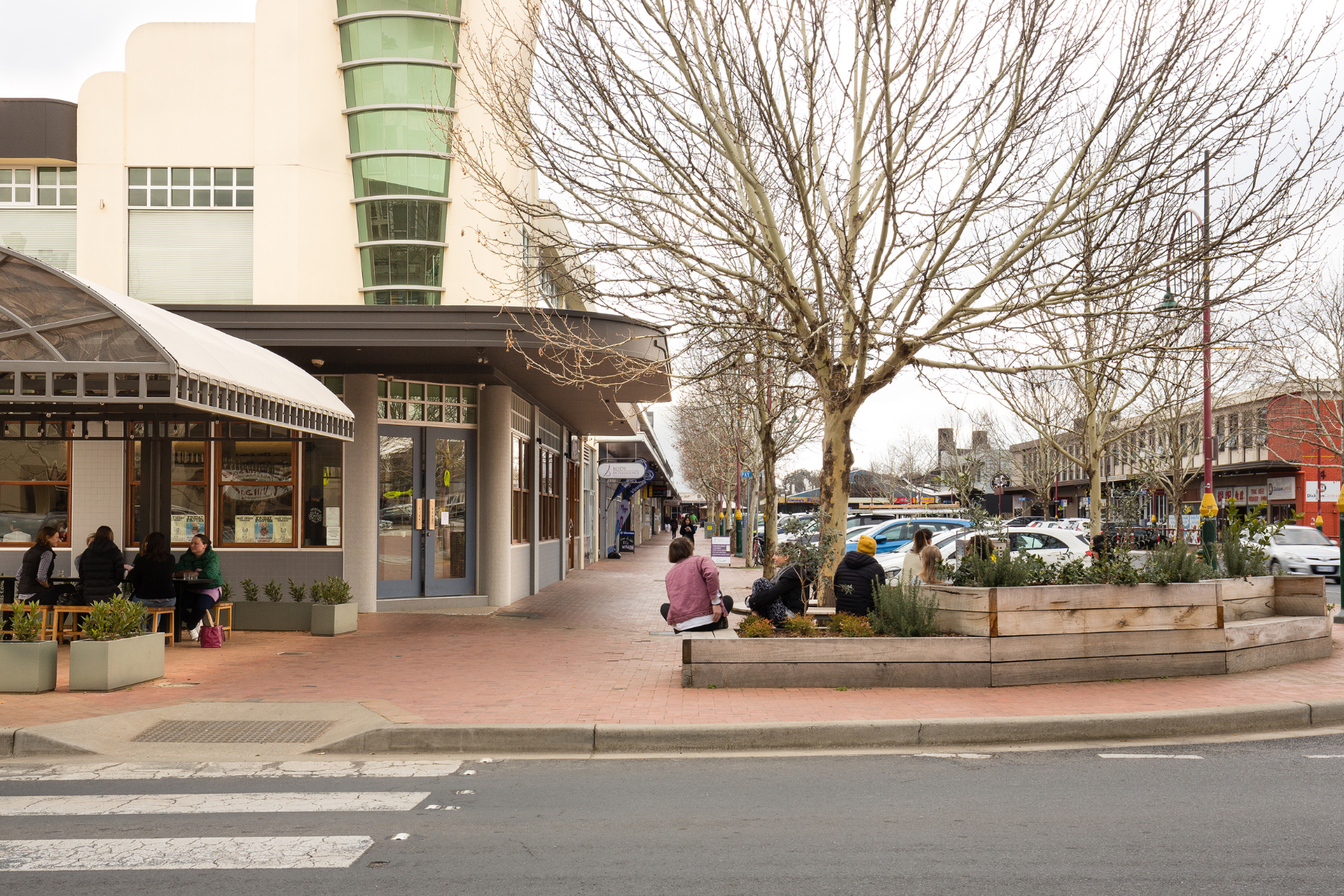 People sitting outside Highroad Caf&eacute; in Dickson, Canberra on a Saturday morning